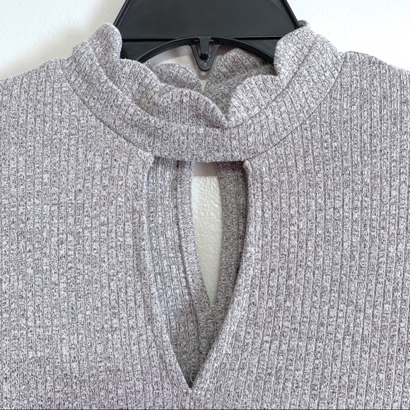 Altar’d State Gray Ribbed Keyhole Top - Picture 3 of 8